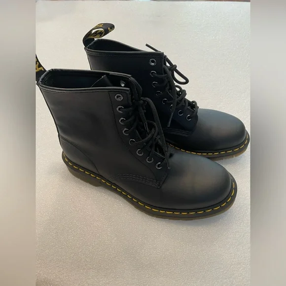 Dr. Martens Women’s Sz Women's 6 1460 8 Eye Leather Combat Boot $170 - Picture 8 of 14